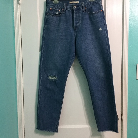 Levi's Wedgie Icon Fit Medium Distressed Jean - Picture 8 of 12